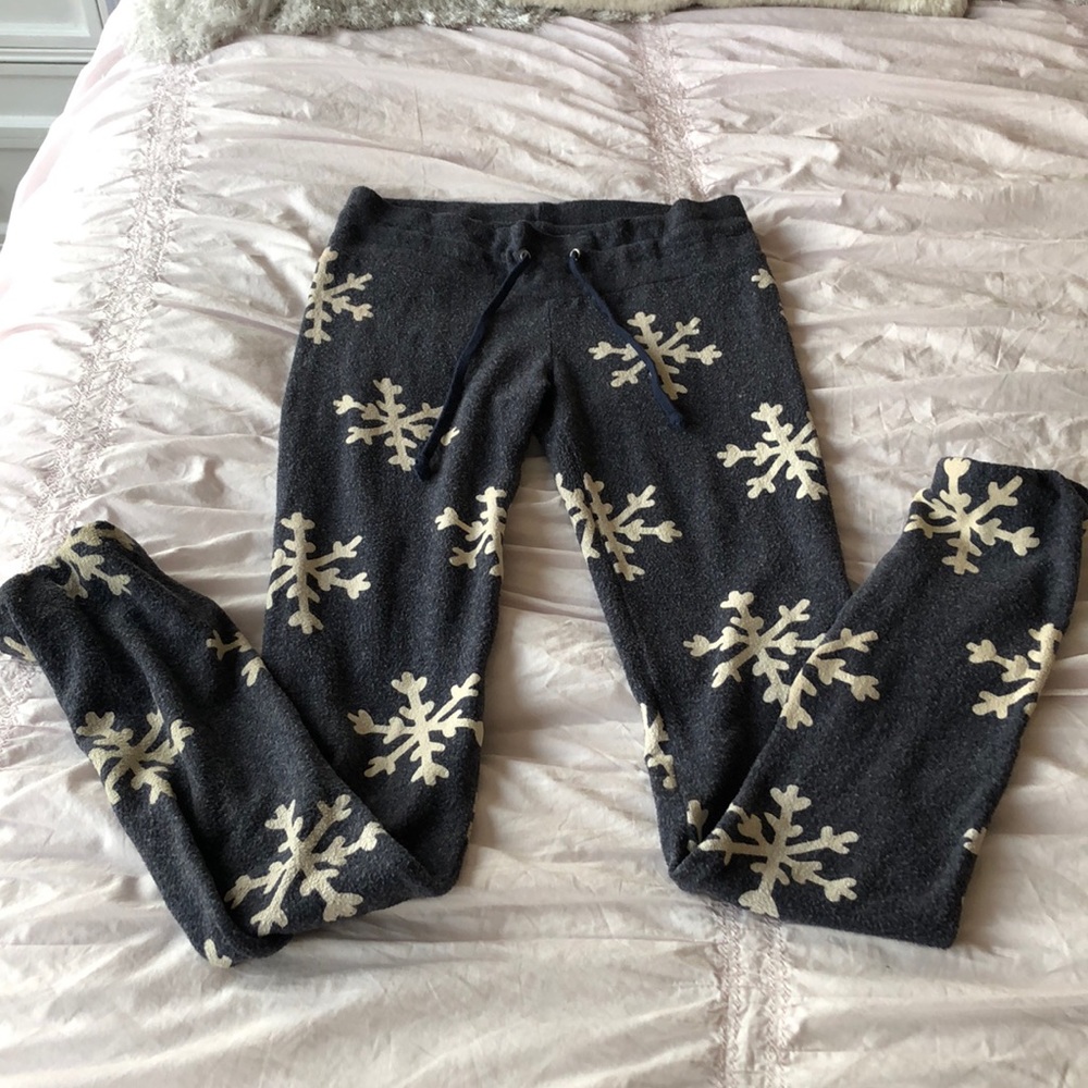 WildFox gray snowflake jogger pants